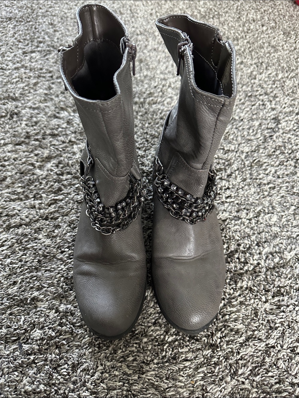Simply Vera Vera Wang Gray Leather Mid-Calf Boots with Chain Accent
